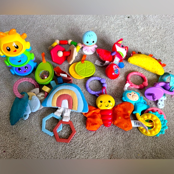 Lot of baby teethers, stroller toys and rattles - Picture 1 of 2